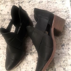 Sonoma Vitalize by Ortholite Laser Cut “Cross strap” Black Ankle Bootie - Sz 6